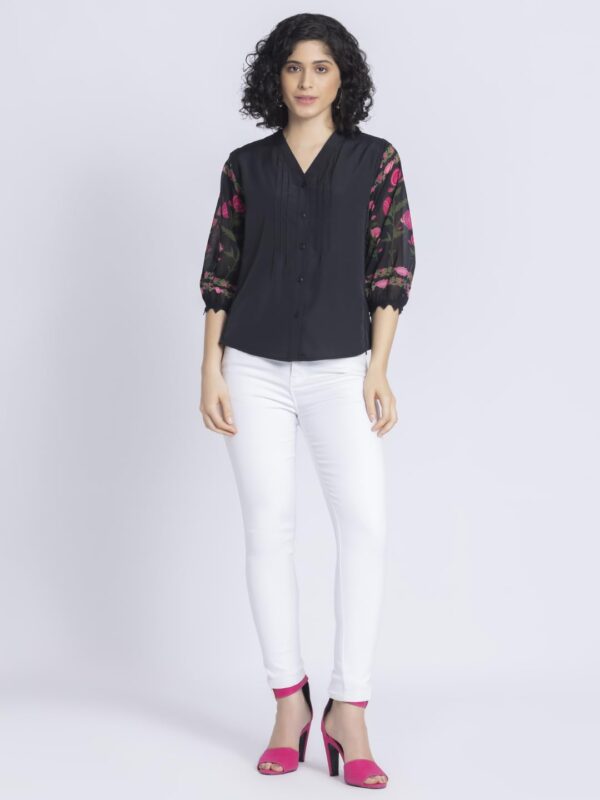 SHAYE Trending V-Neck Black Floral Print Three-Quarter Sleeves Casual Tops for Women - Image 4