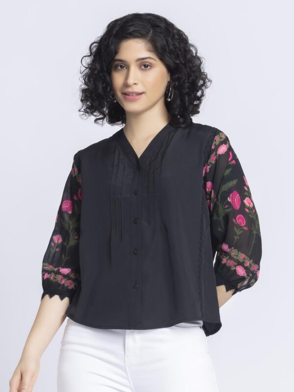 SHAYE Trending V-Neck Black Floral Print Three-Quarter Sleeves Casual Tops for Women - Image 5